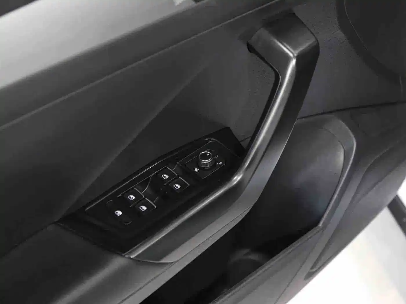 VOLKSWAGEN T ROC EXPLORING SONGS