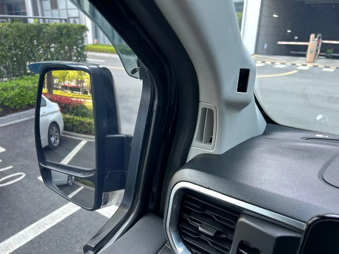 Ford Tourneo 2023 2.0T Automatic Premium Edition фото 18