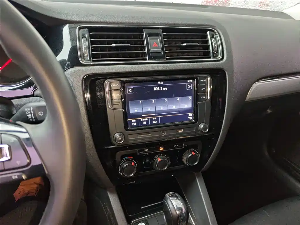 Volkswagen Sagitar 2018 1.6L Automatic Comfort фото 9