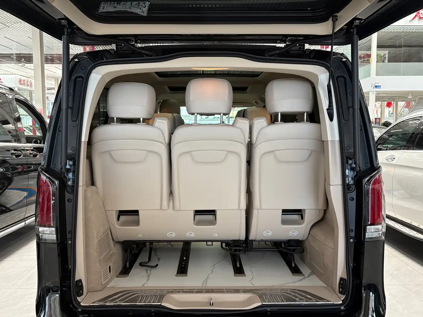 Фото 11 - Mercedes-Benz V-Class