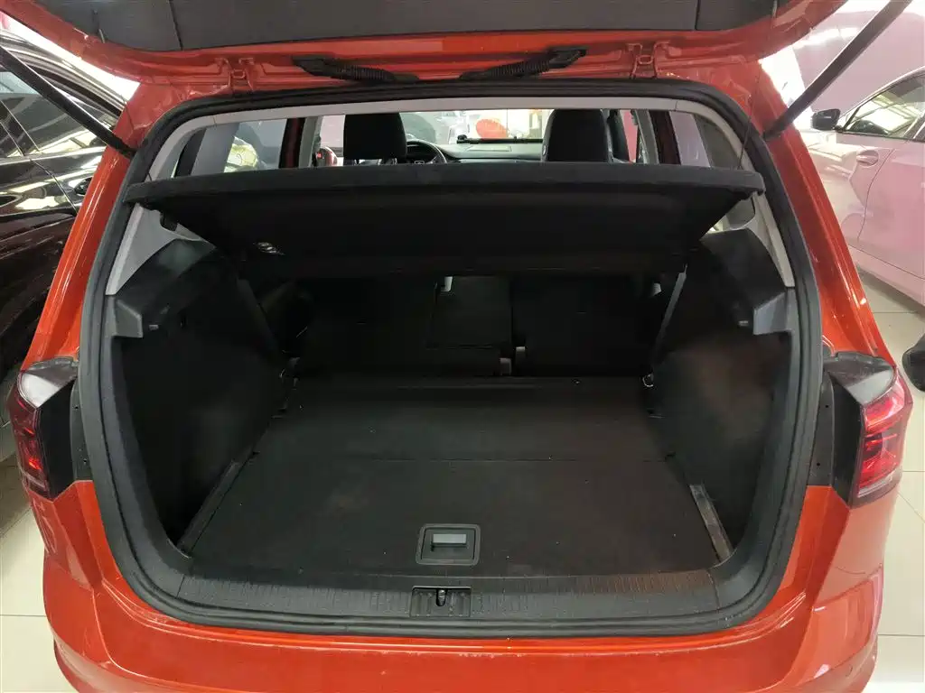 Volkswagen Golf Sportsvan 2016 230TSI Automatic Progressive фото 15