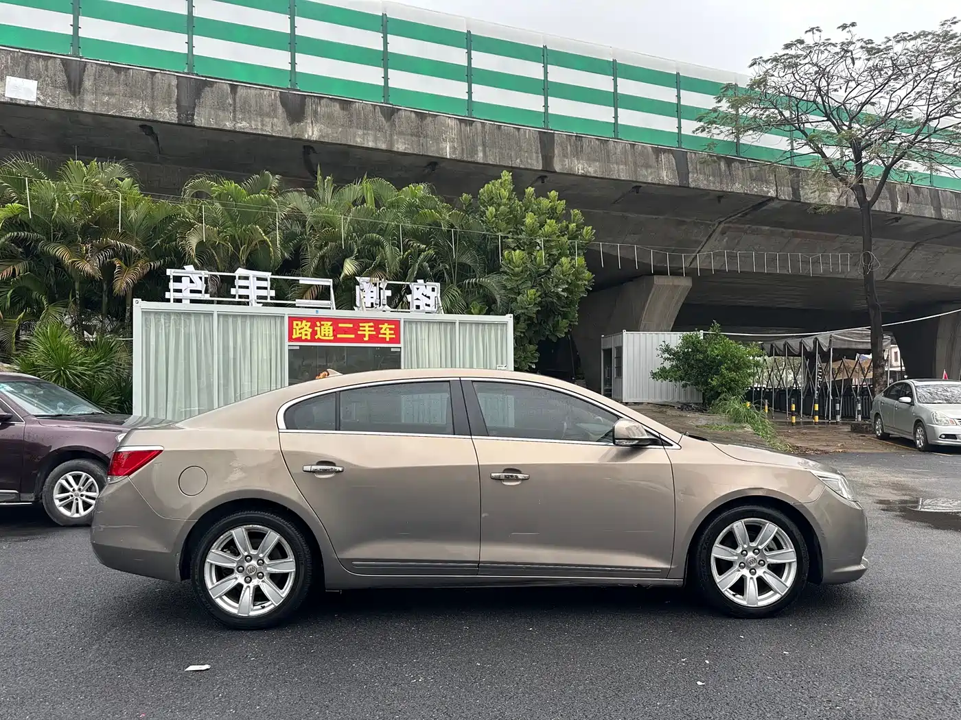 Buick LaCrosse 2010 2.4L Luxury фото 4