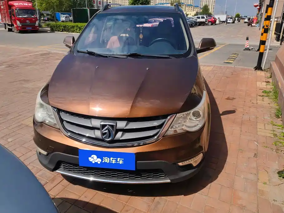 Baojun 730 2015 2014 1.5L Manual Luxury Navigation ESP Edition 7-Seater