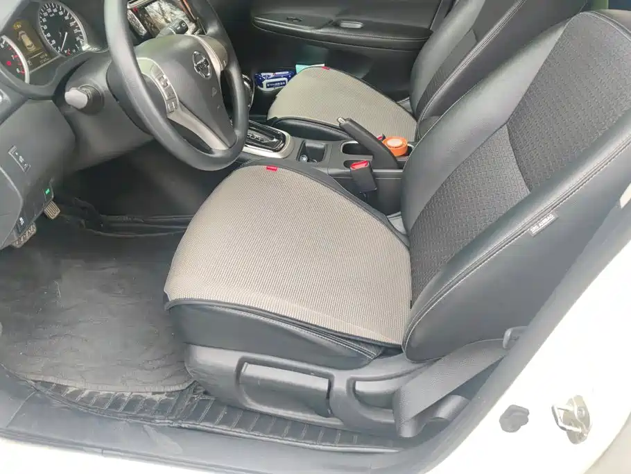 Photo 9 - Nissan Tiida