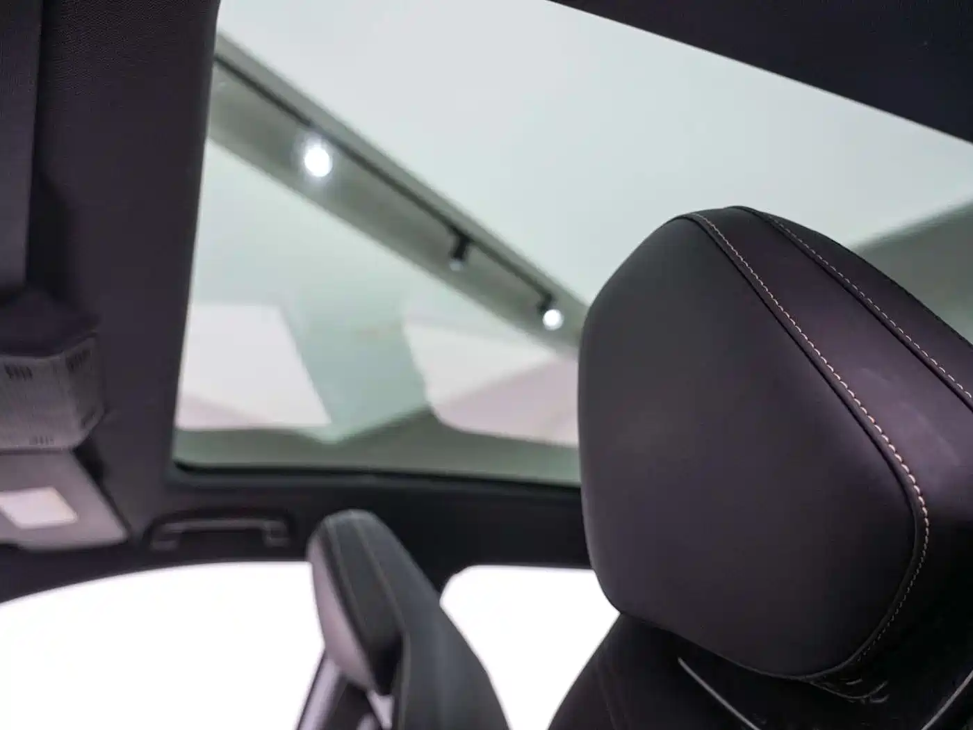 VOLKSWAGEN WITH THE CROWD 06