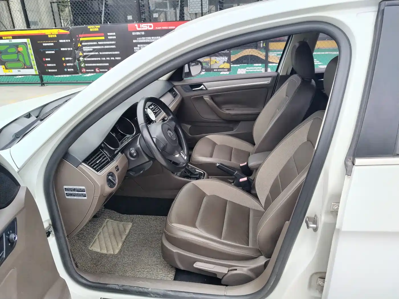 Volkswagen Bora 2014 1.6L Automatic Comfort Edition фото 8