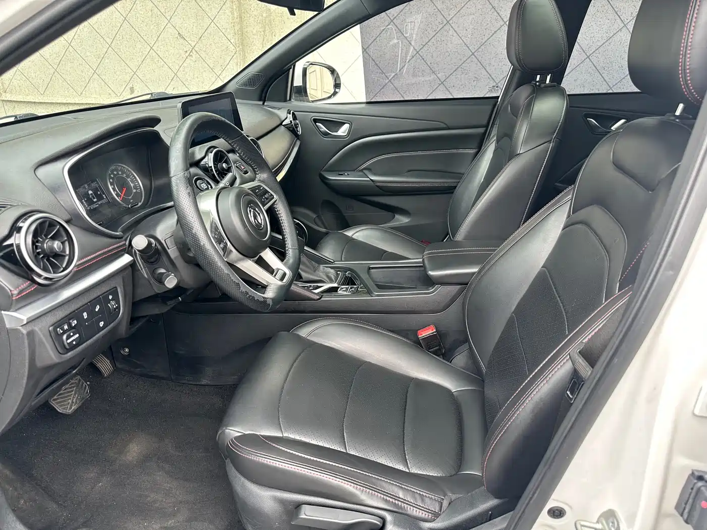 Dongfeng Fengguang Fengon 500 2021 2021 1.5L CVT Premium
