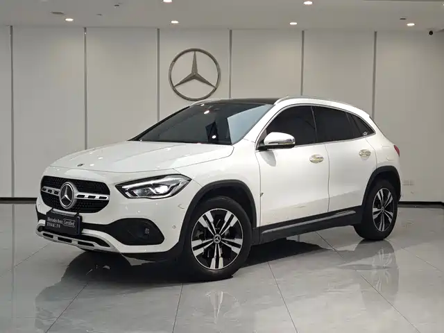 MERCEDES-BENZ GLA