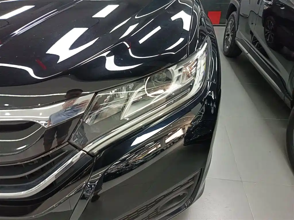 Фото 24 - Honda UR-V
