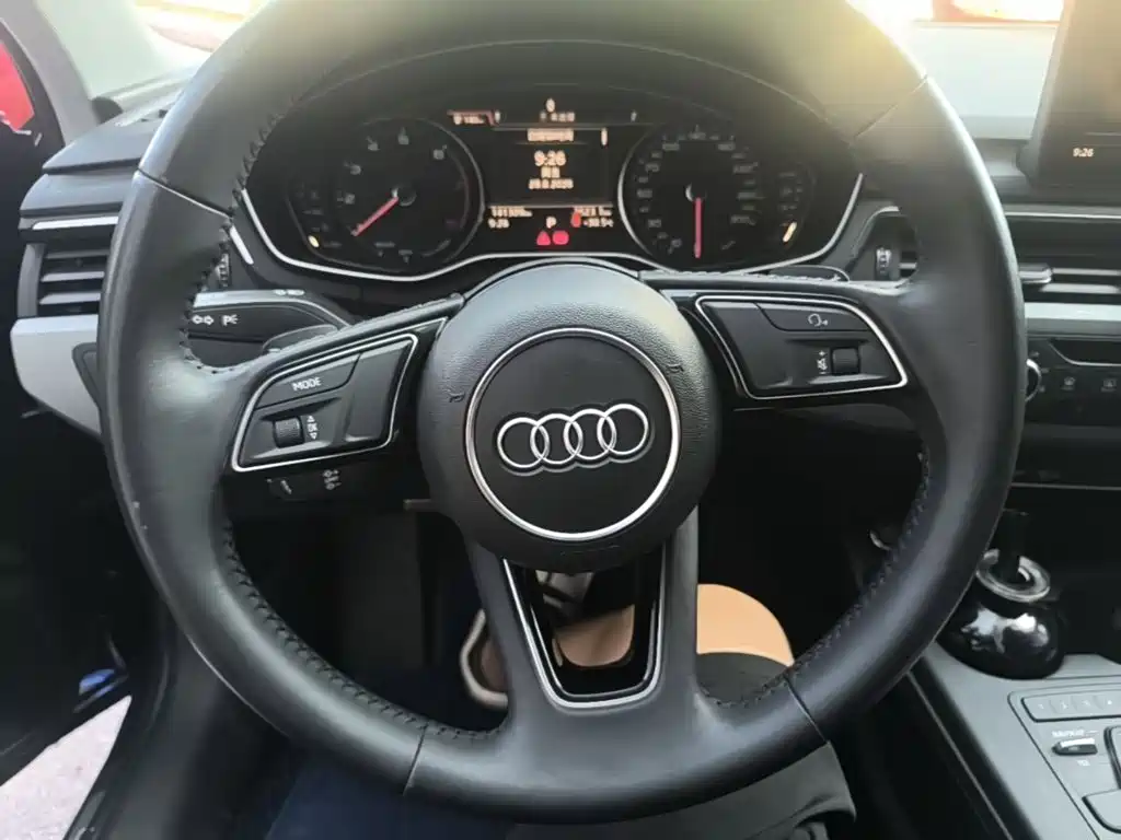 Photo 11 - Audi A4L