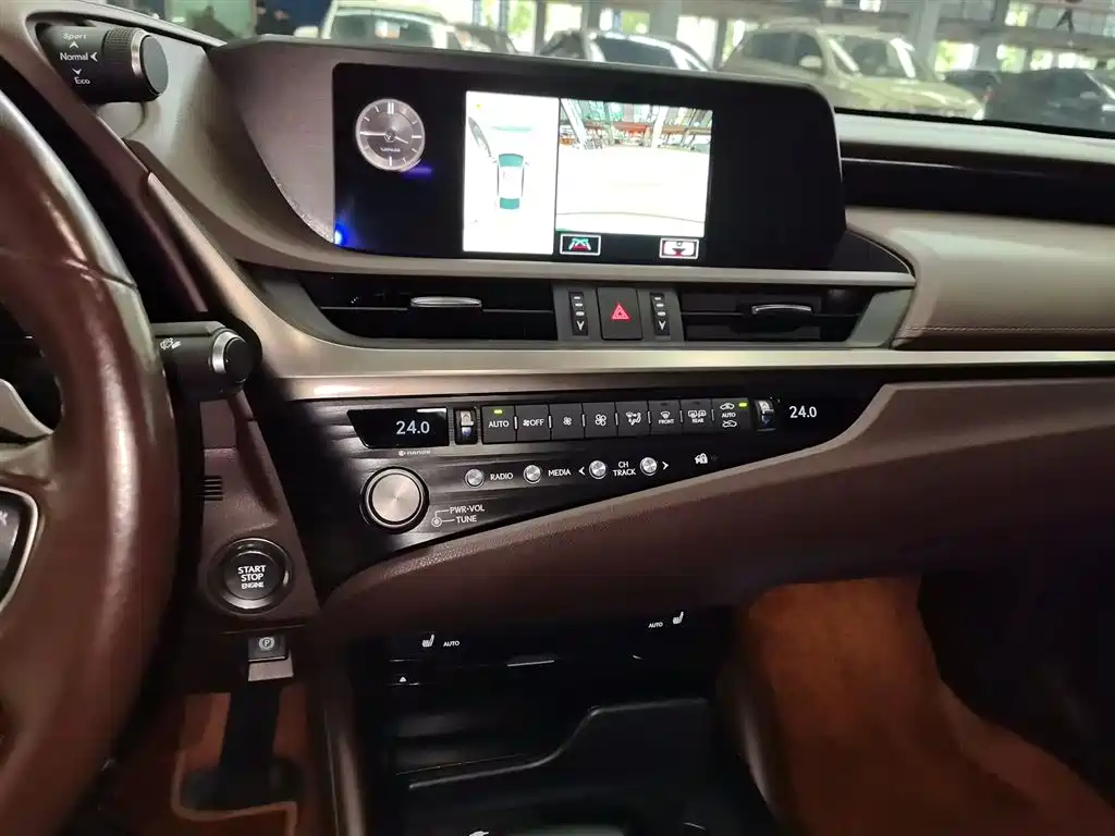 صورة 6 - Lexus ES