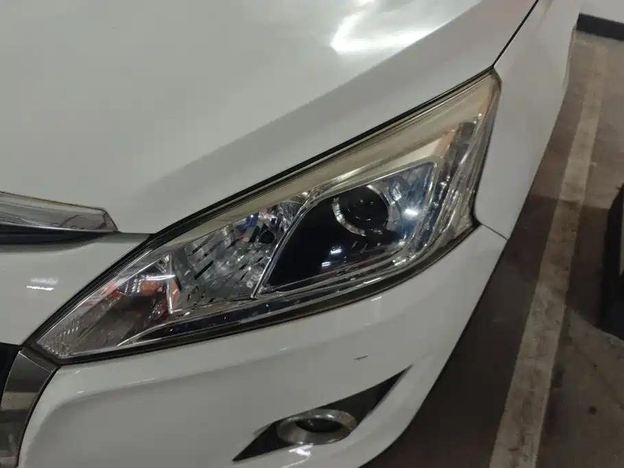 Фото 5 - Luxgen U6 SUV