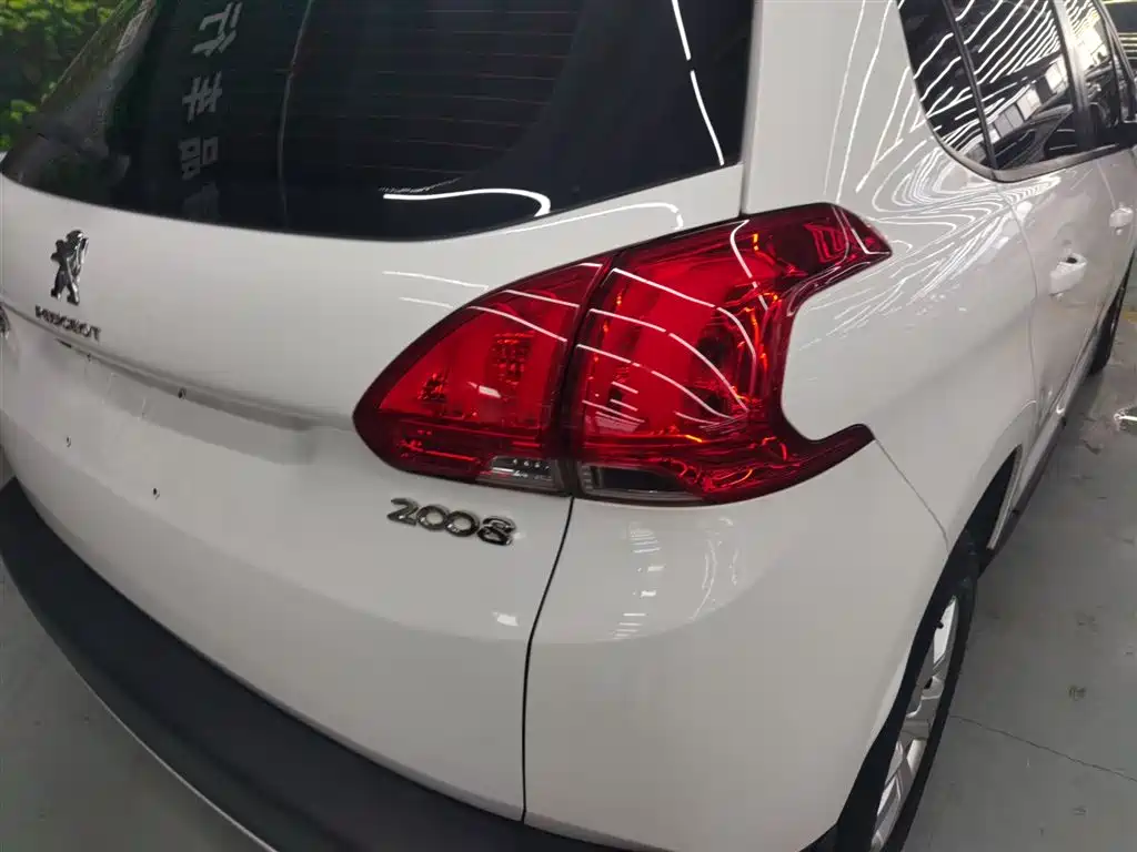 Peugeot 2008 2014 1.6L Automatic Trend Edition фото 8