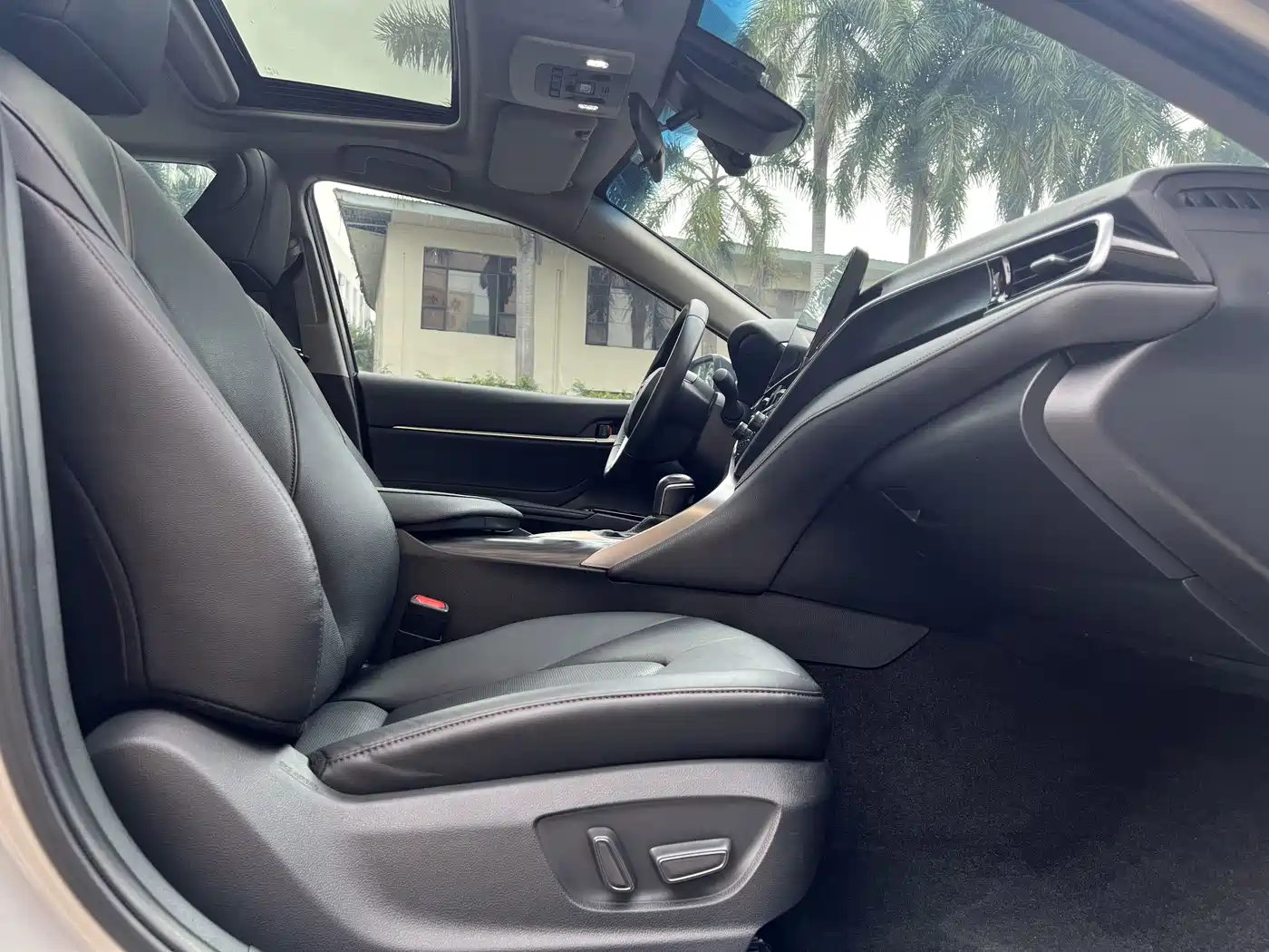 Toyota Camry 2023 2.0G Luxury Edition фото 8
