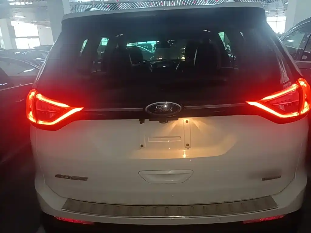 Фото 6 - Ford Edge