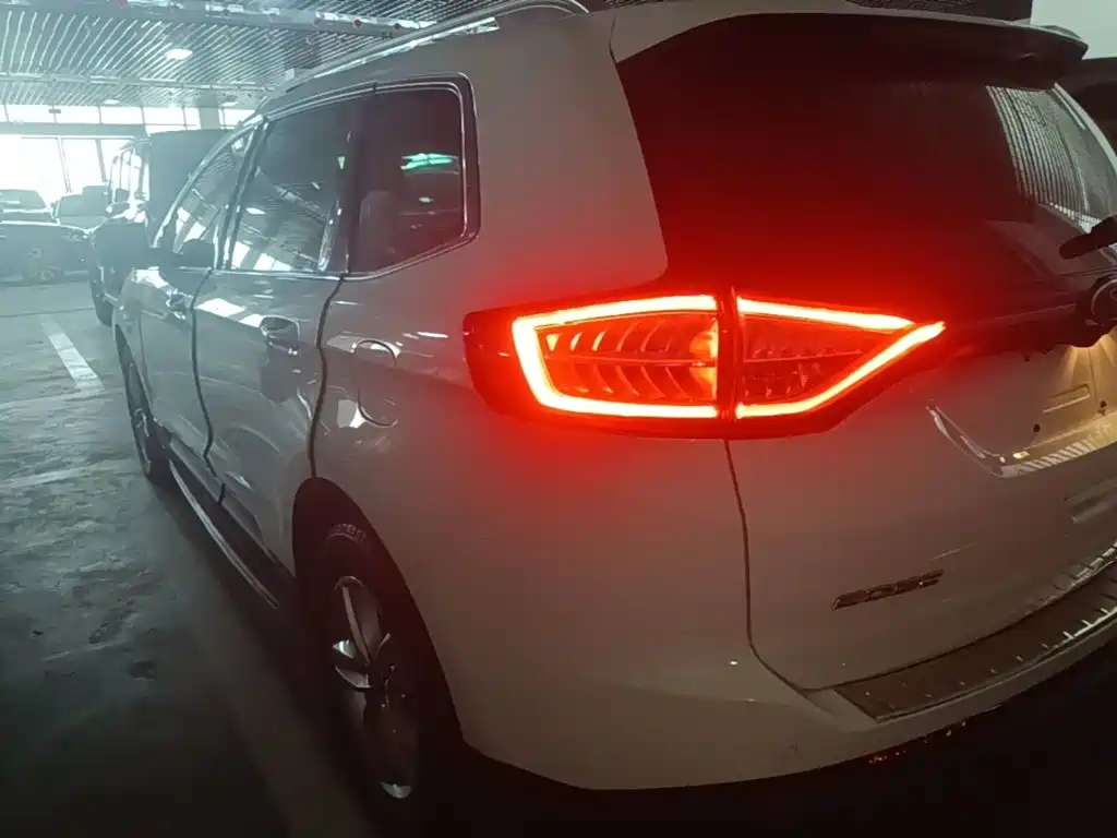 Фото 5 - Ford Edge
