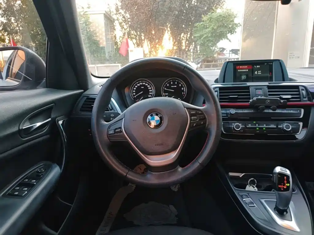 BMW 1 Series (Import) 2019 2018 118i Sport Design Package