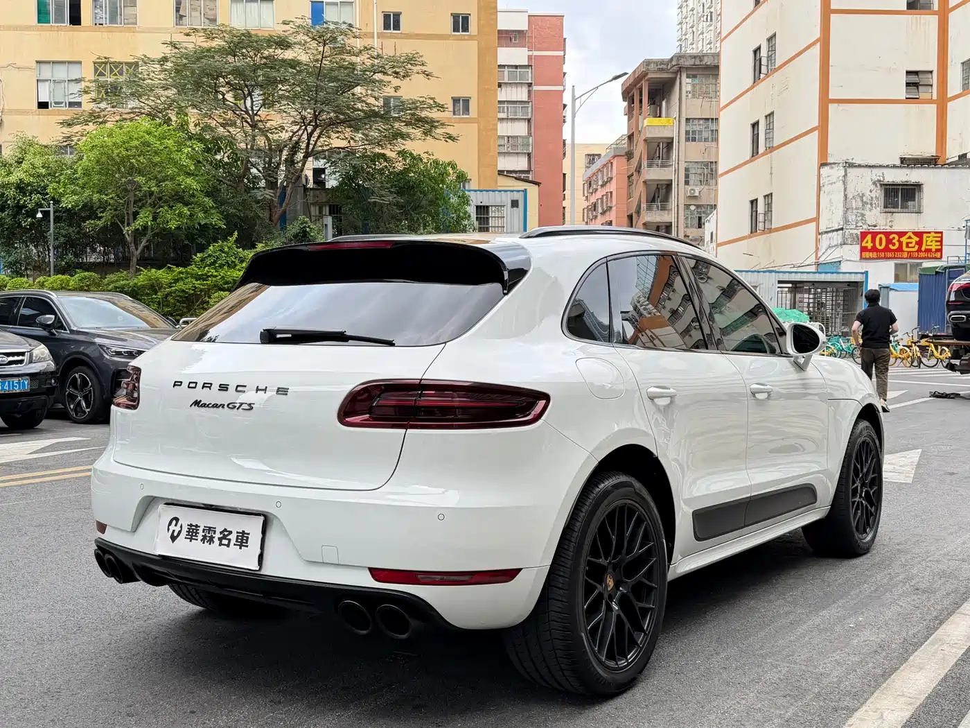 PORSCHE MACAN