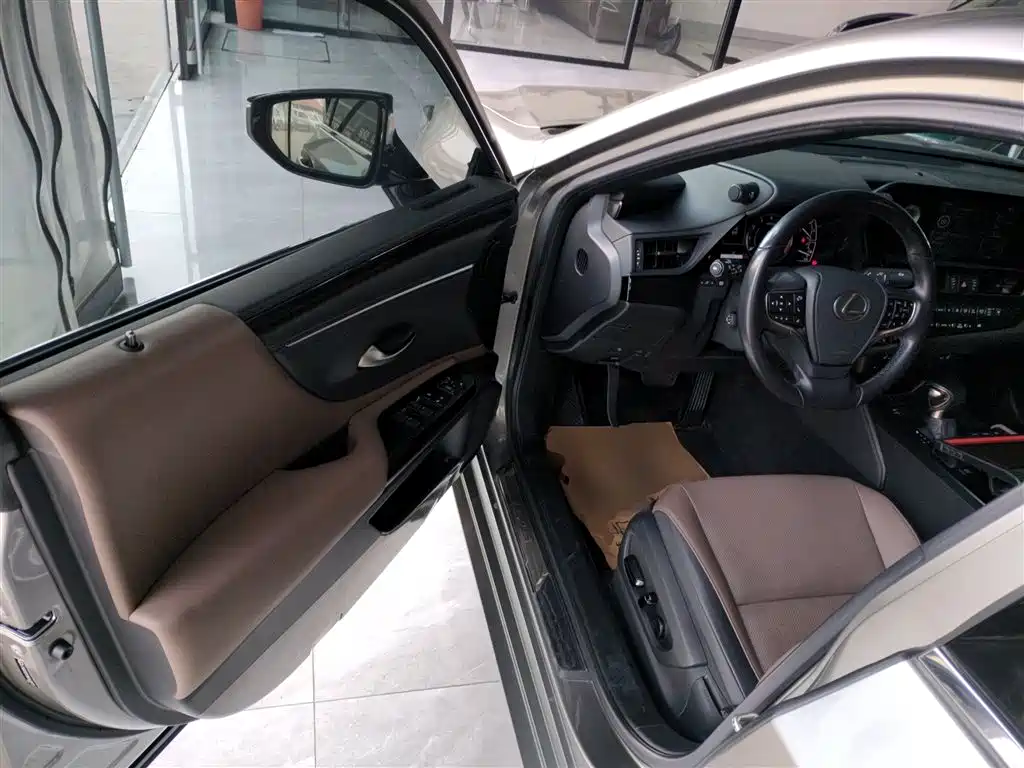 Lexus ES 2021 200 Excellence Edition фото 16
