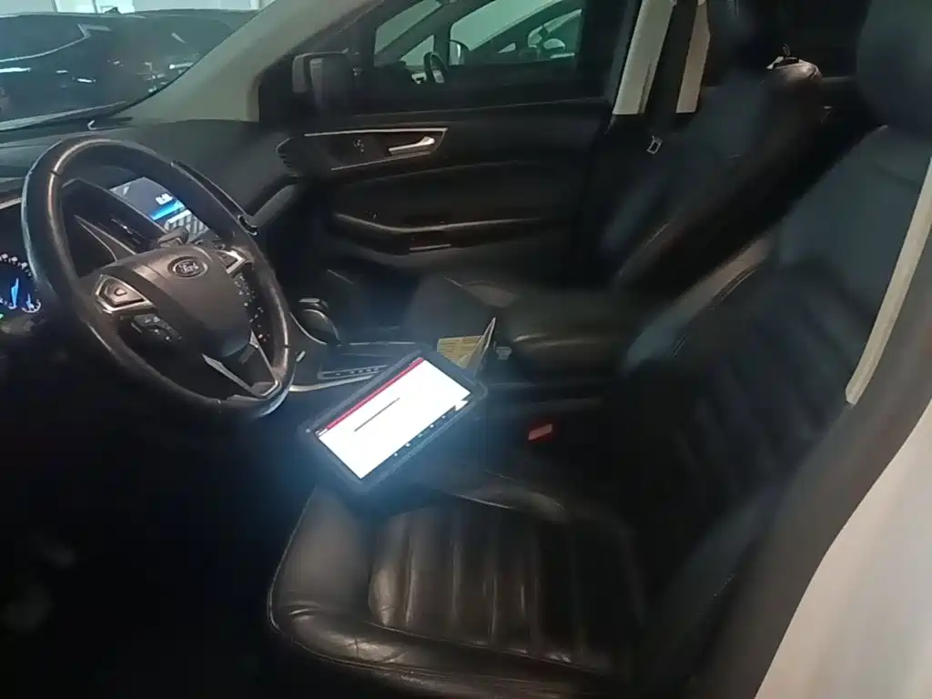 Фото 15 - Ford Edge