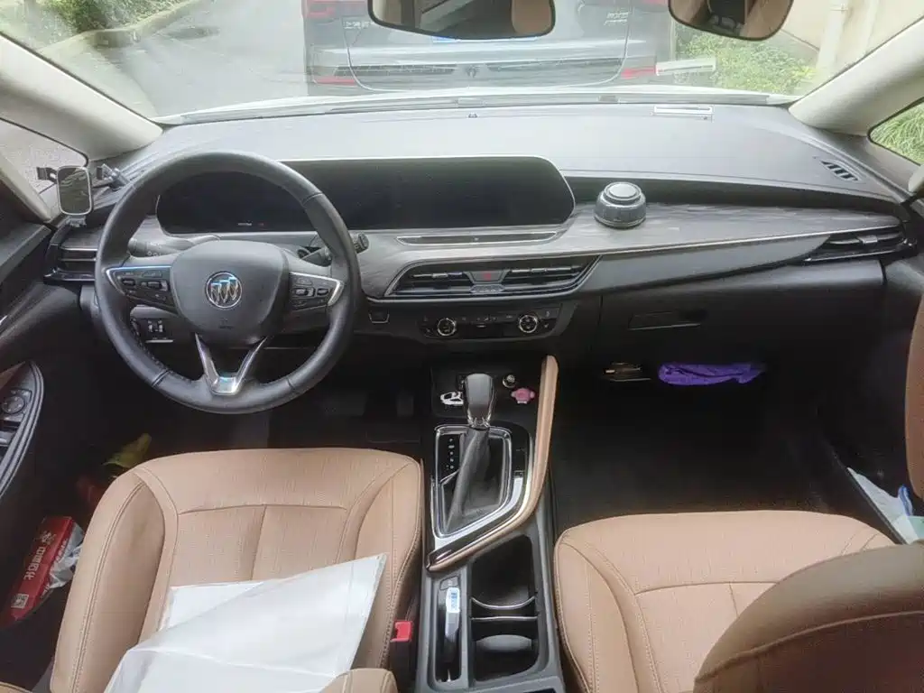 Photo 12 - Buick GL6