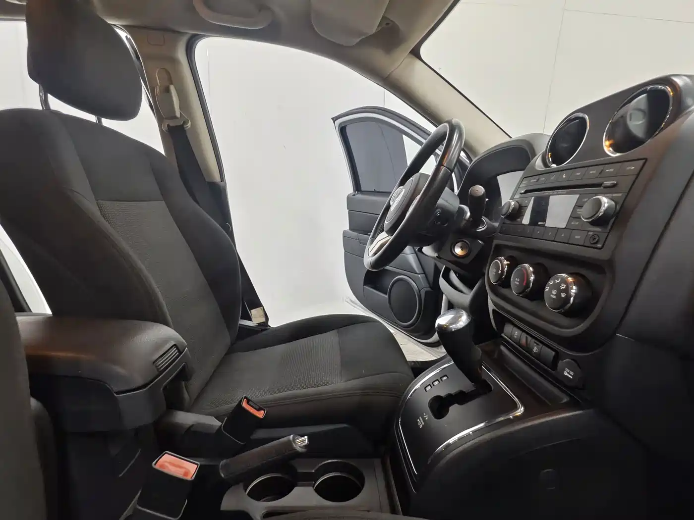 Jeep Compass (Import) 2016 2015 2.0L 2WD Sport