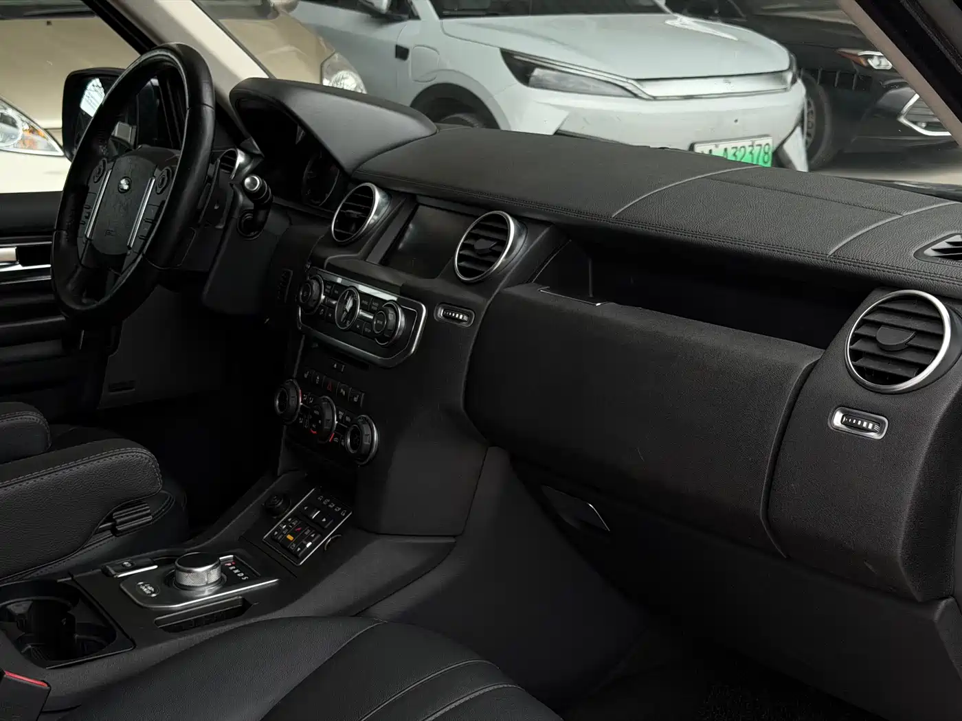 Land Rover Discovery 2013 3.0 SDV6 HSE Diesel фото 6