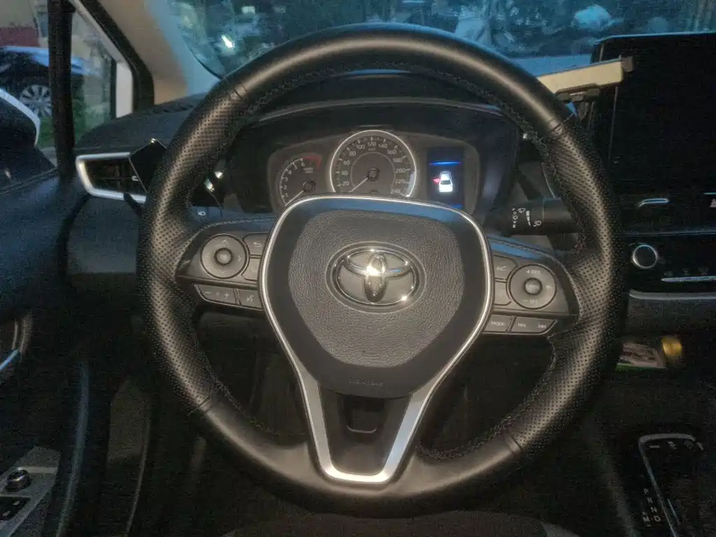 Фото 3 - Toyota Corolla