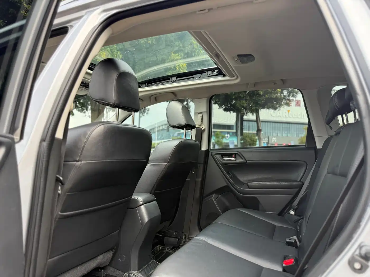 Subaru Forester 2015 2.0i Special Commemorative Edition фото 6