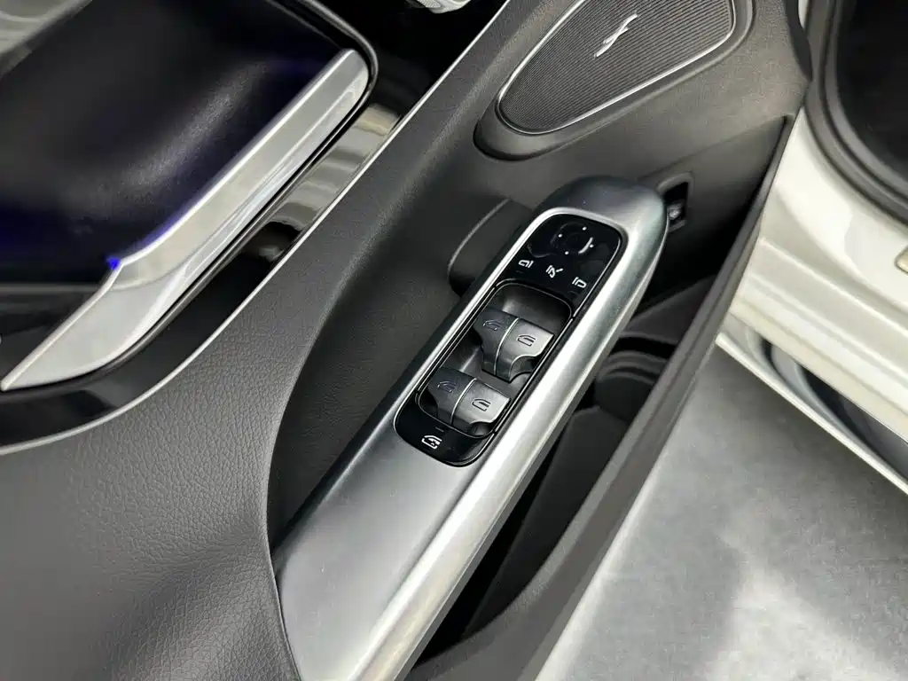Фото 14 - Mercedes-Benz C-Class