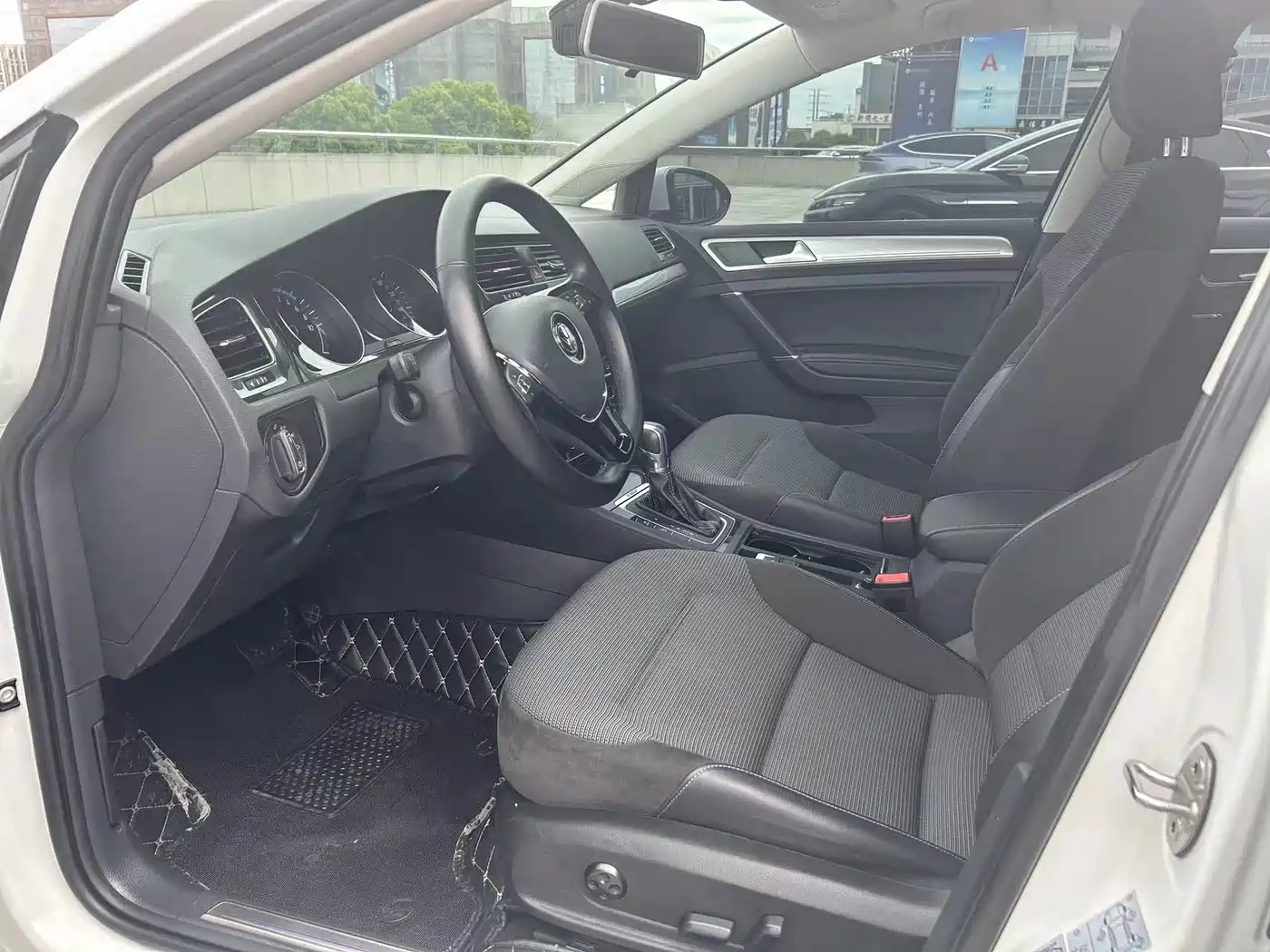 VOLKSWAGEN GOLF*PURE ELECTRICITY