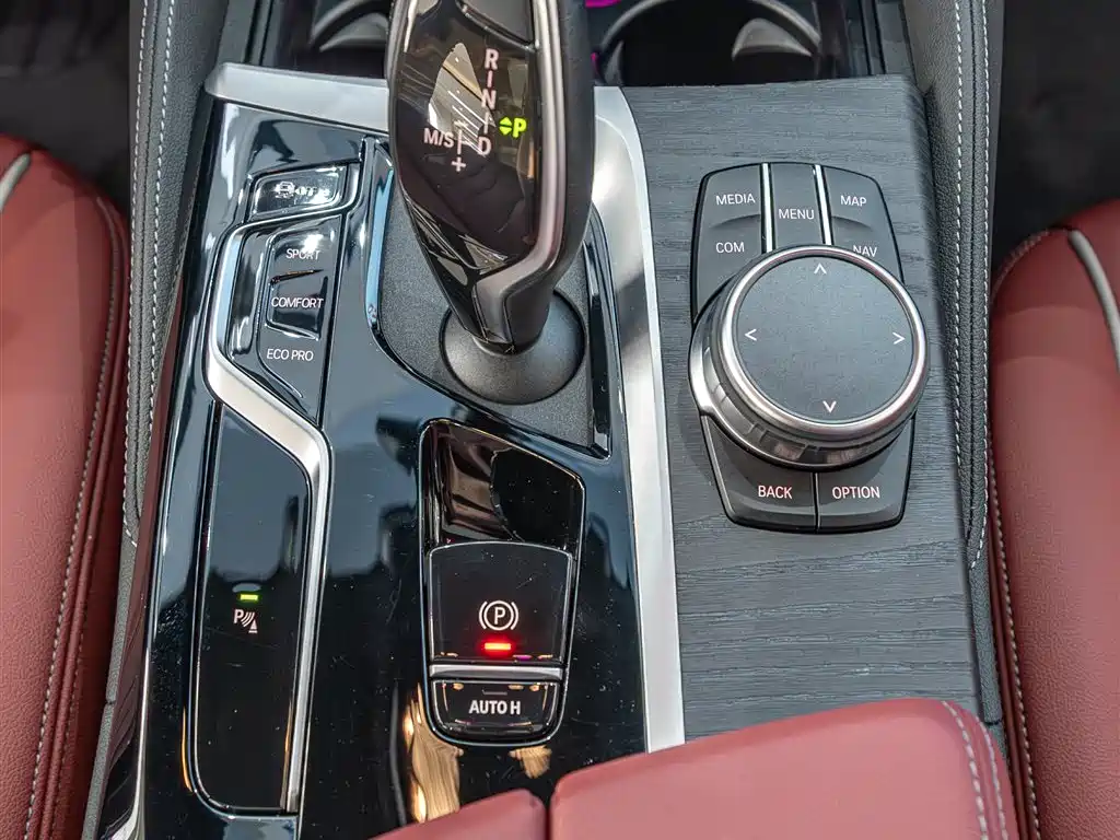 BMW 5 Series 2023 530Li Leading M Sport Package фото 21