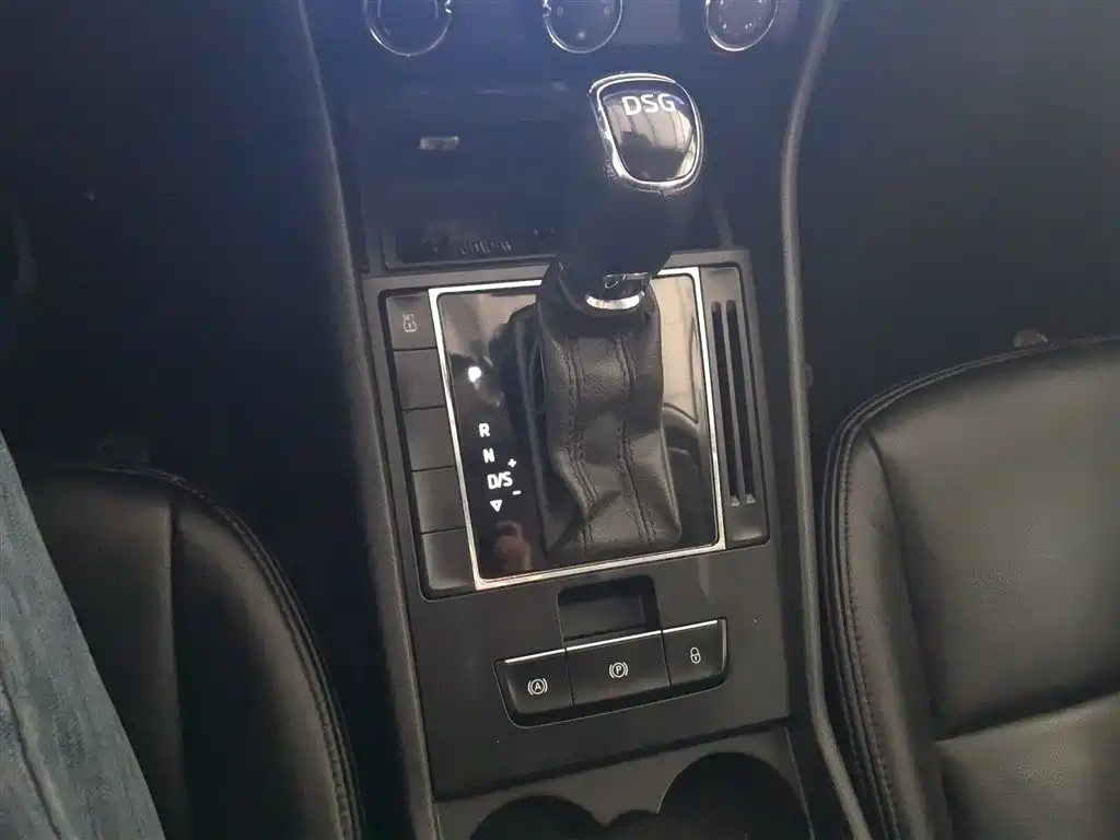 Škoda Superb 2016 TSI330 DSG Pioneer Edition фото 14