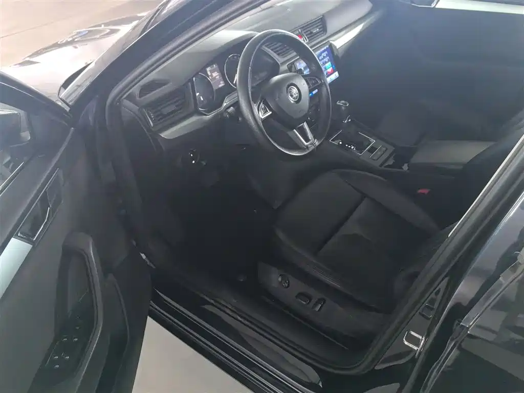 Škoda Superb 2016 TSI330 DSG Pioneer Edition фото 16