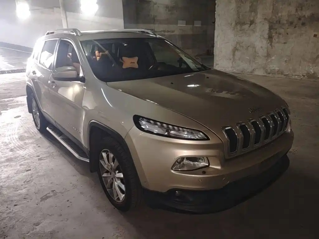 Фото 4 - Jeep Cherokee (Import)