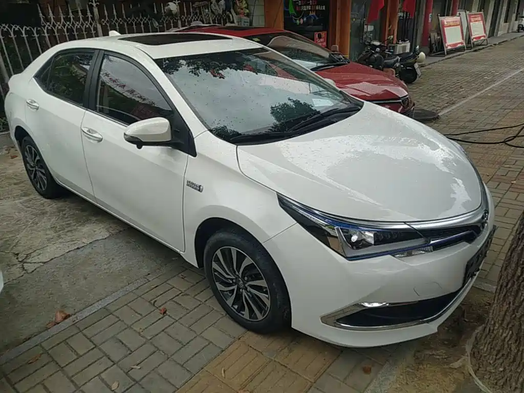 Фото 4 - Toyota Corolla Twin Engine E+