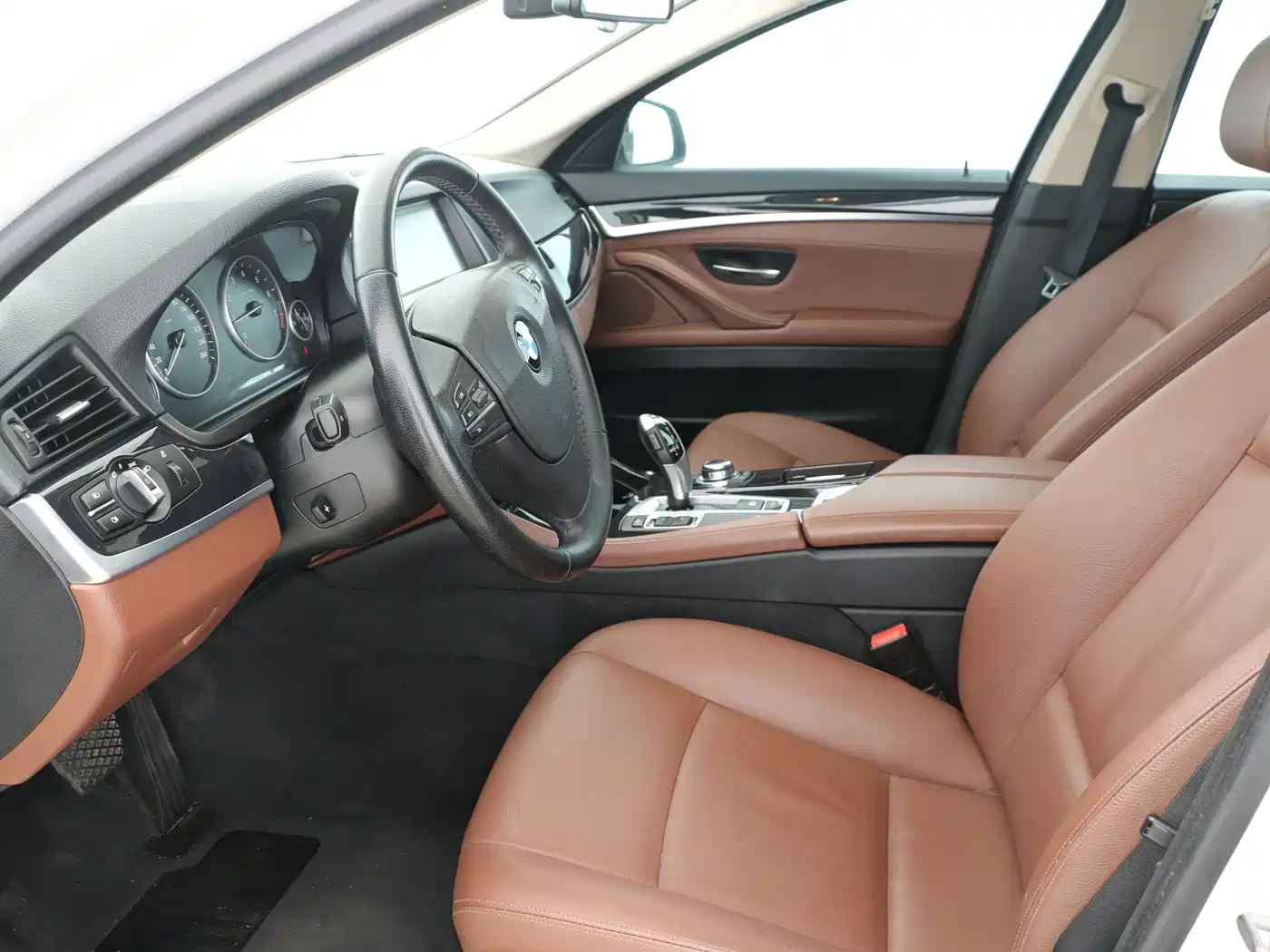 BMW 5 Series 2014 520Li Elegance фото 10