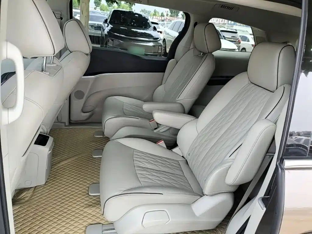 Фото 17 - Buick GL8