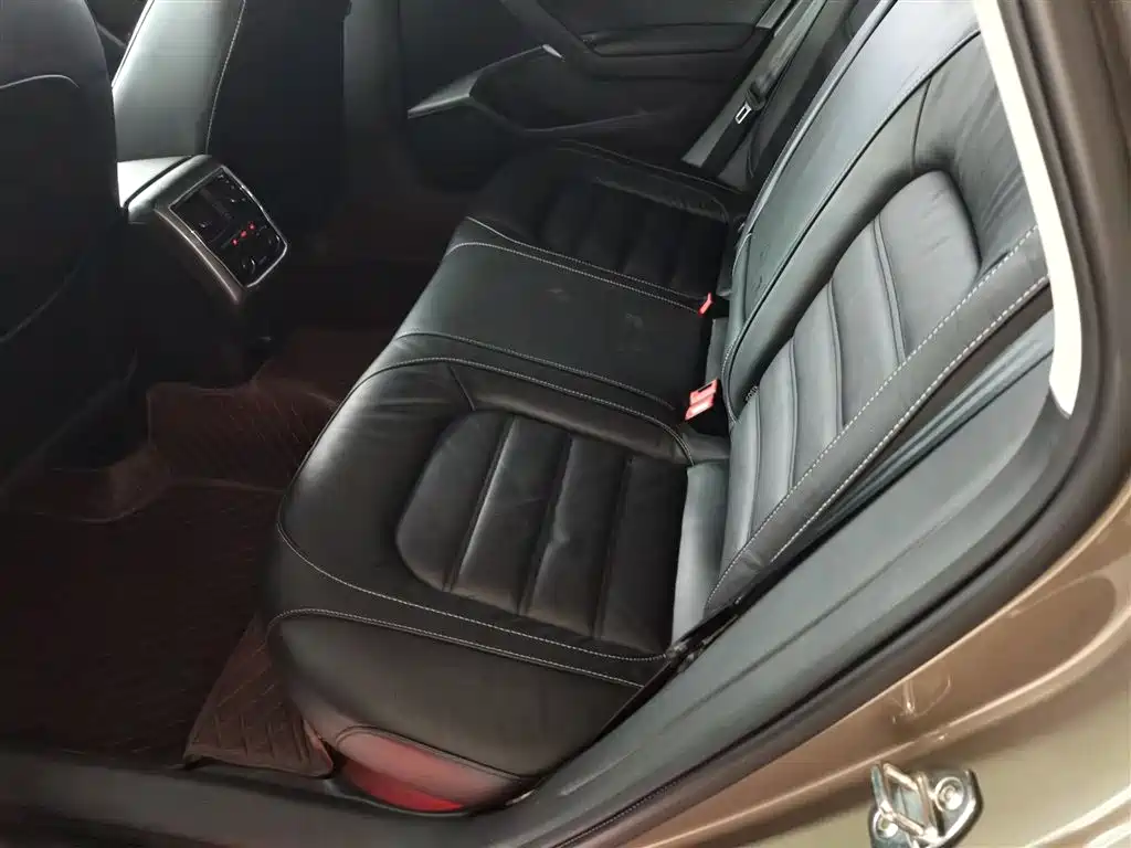 Volkswagen Passat 2017 330TSI DSG Prestige фото 17