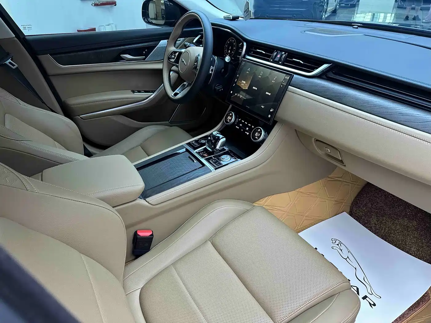 Jaguar XFL 2026 2025 2.0T P250 FWD Luxury Edition