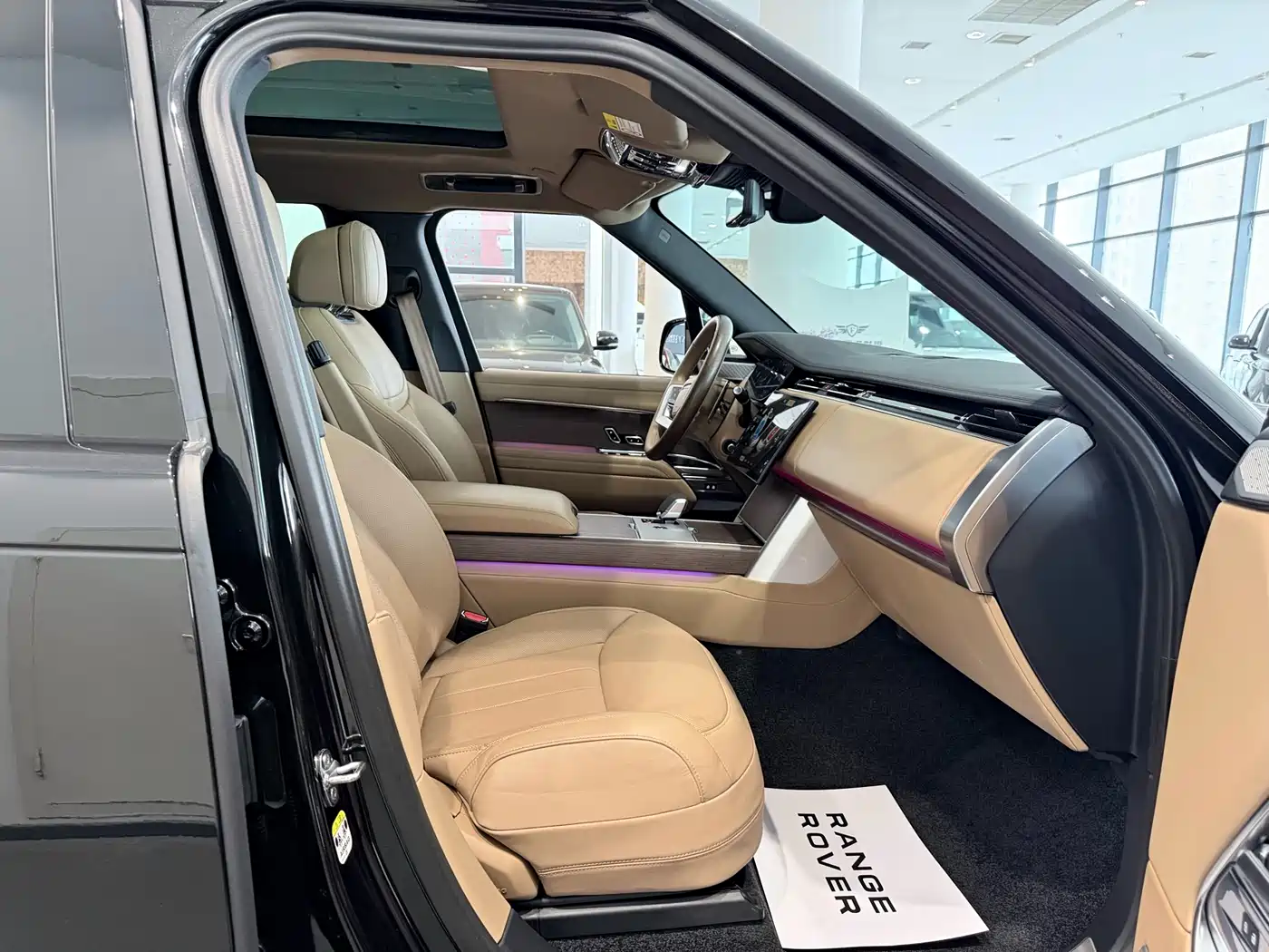 Land Rover Range Rover 2024 3.0 L6 400PS Genesis Extended фото 19