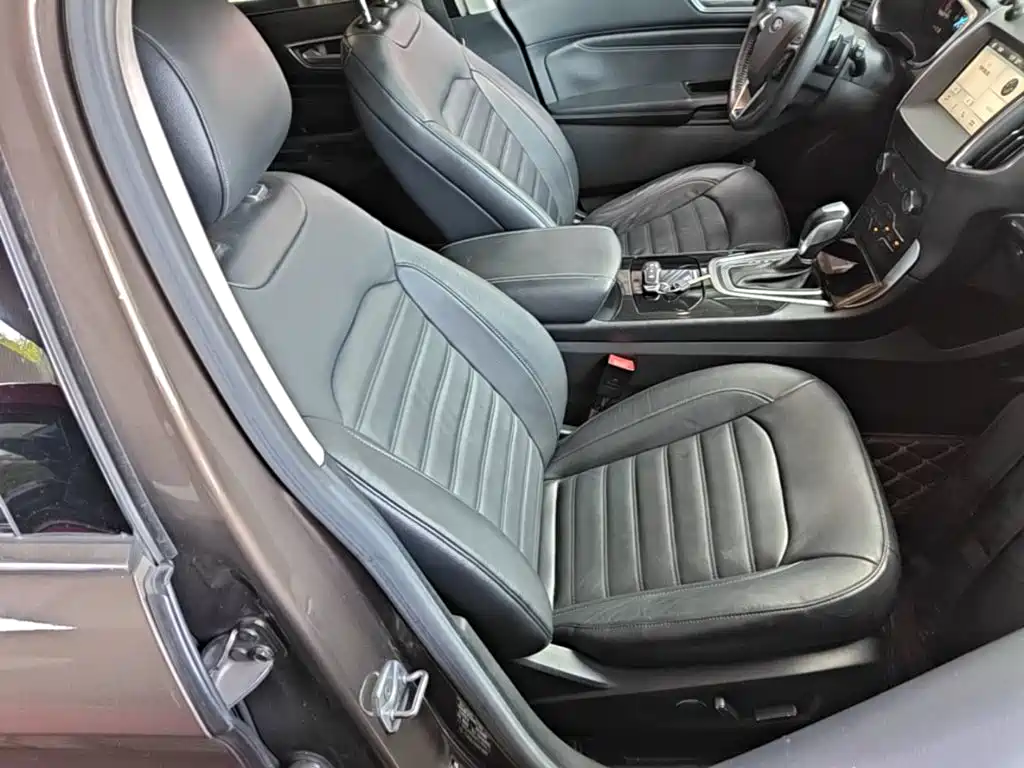 Фото 25 - Ford Edge