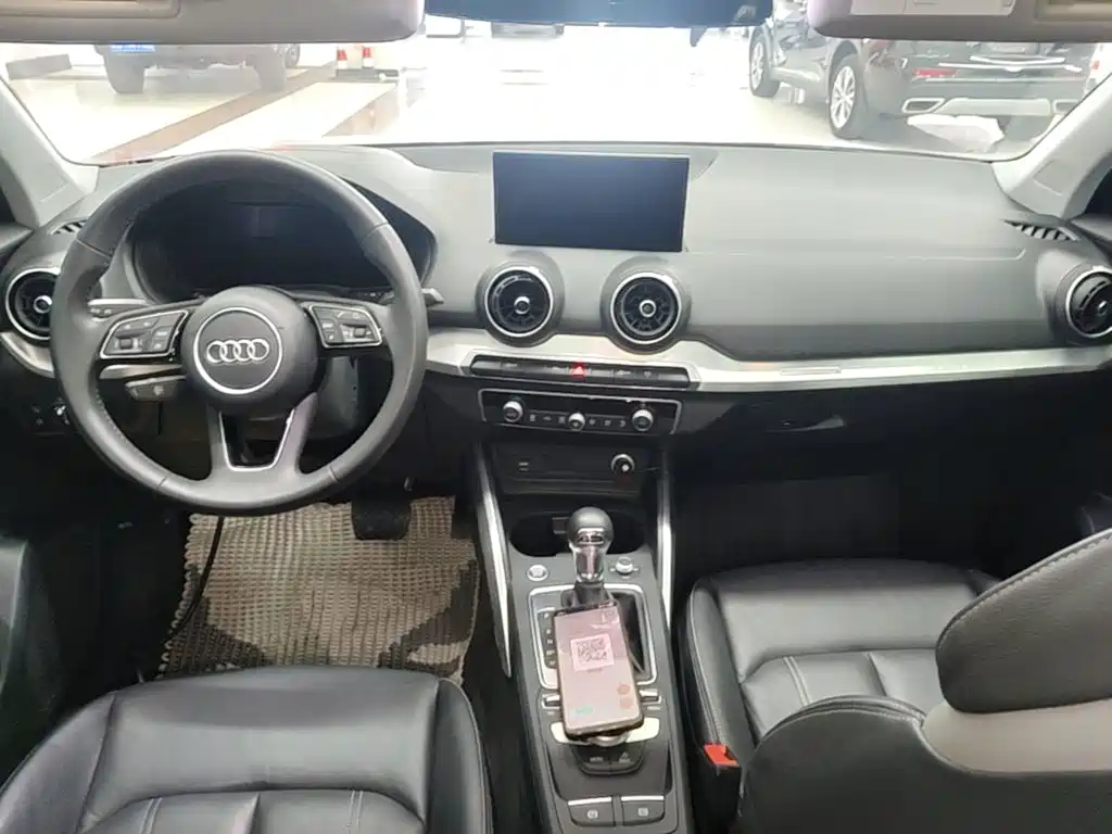 Photo 6 - Audi Q2L