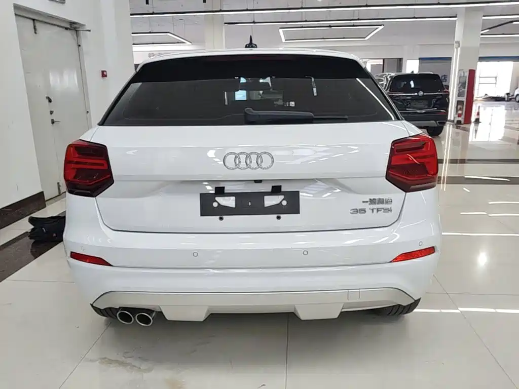 Photo 4 - Audi Q2L