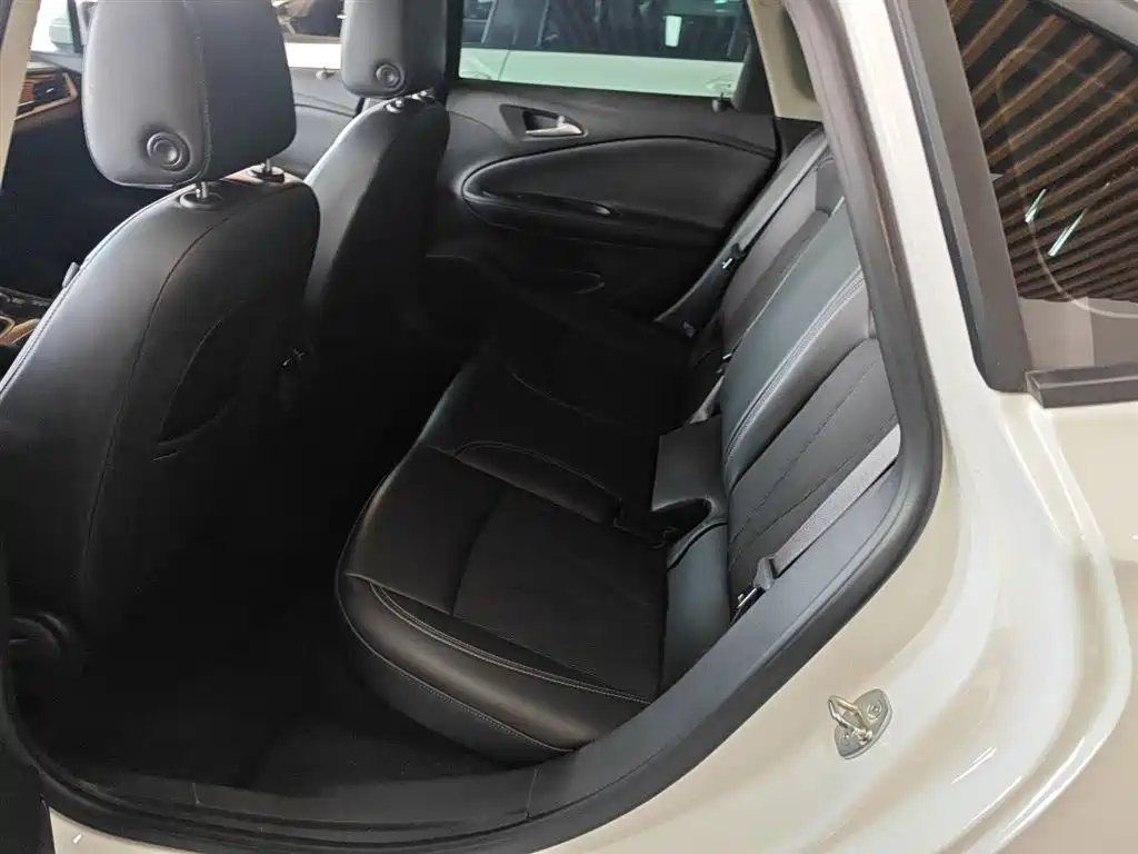 Buick Verano 2020 20T CVT Leading фото 17