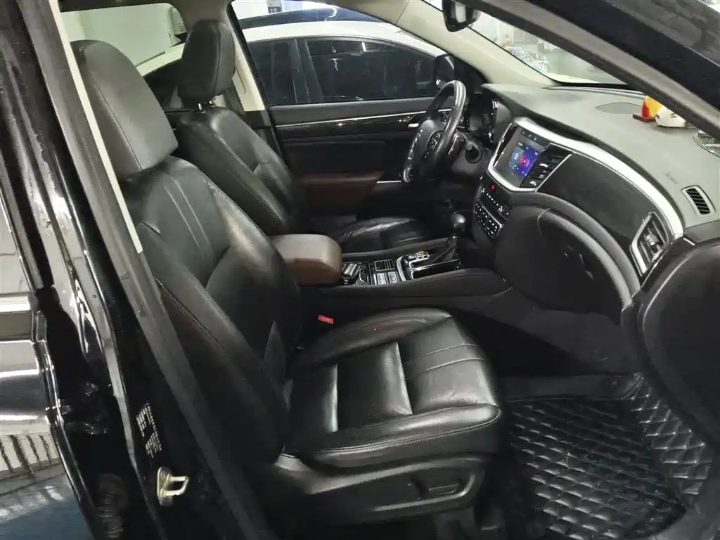 GAC Trumpchi Trumpchi GS7 2017 320T 2WD Luxury Smart Connect фото 25