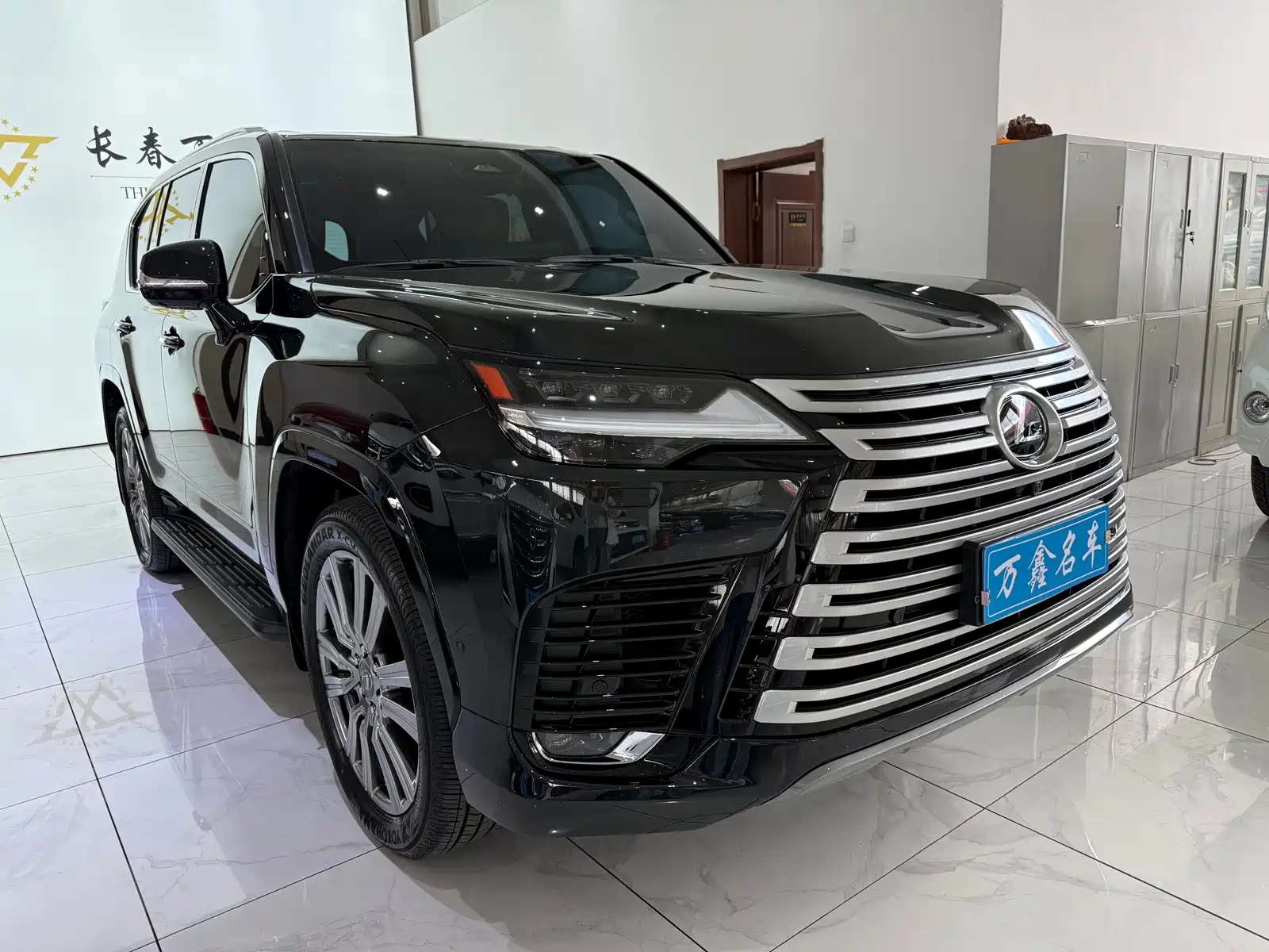 صورة 3 - Lexus LX
