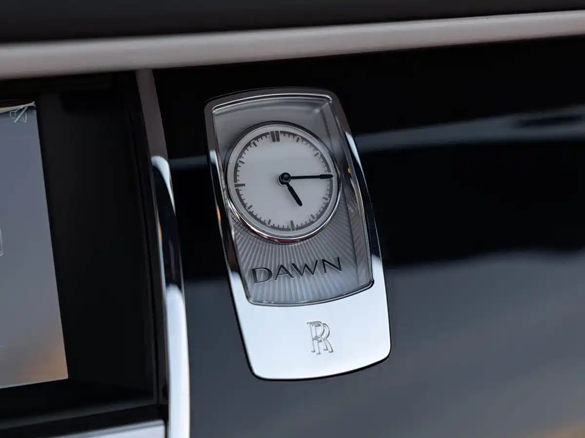 Photo 7 - Rolls-Royce Dawn