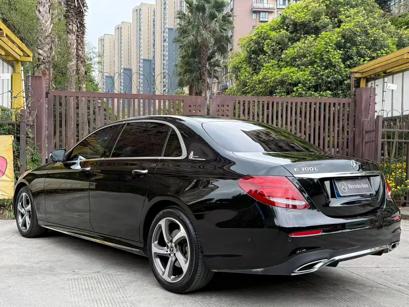 Mercedes-Benz E-Class 2017 E 300 L Luxury фото 5