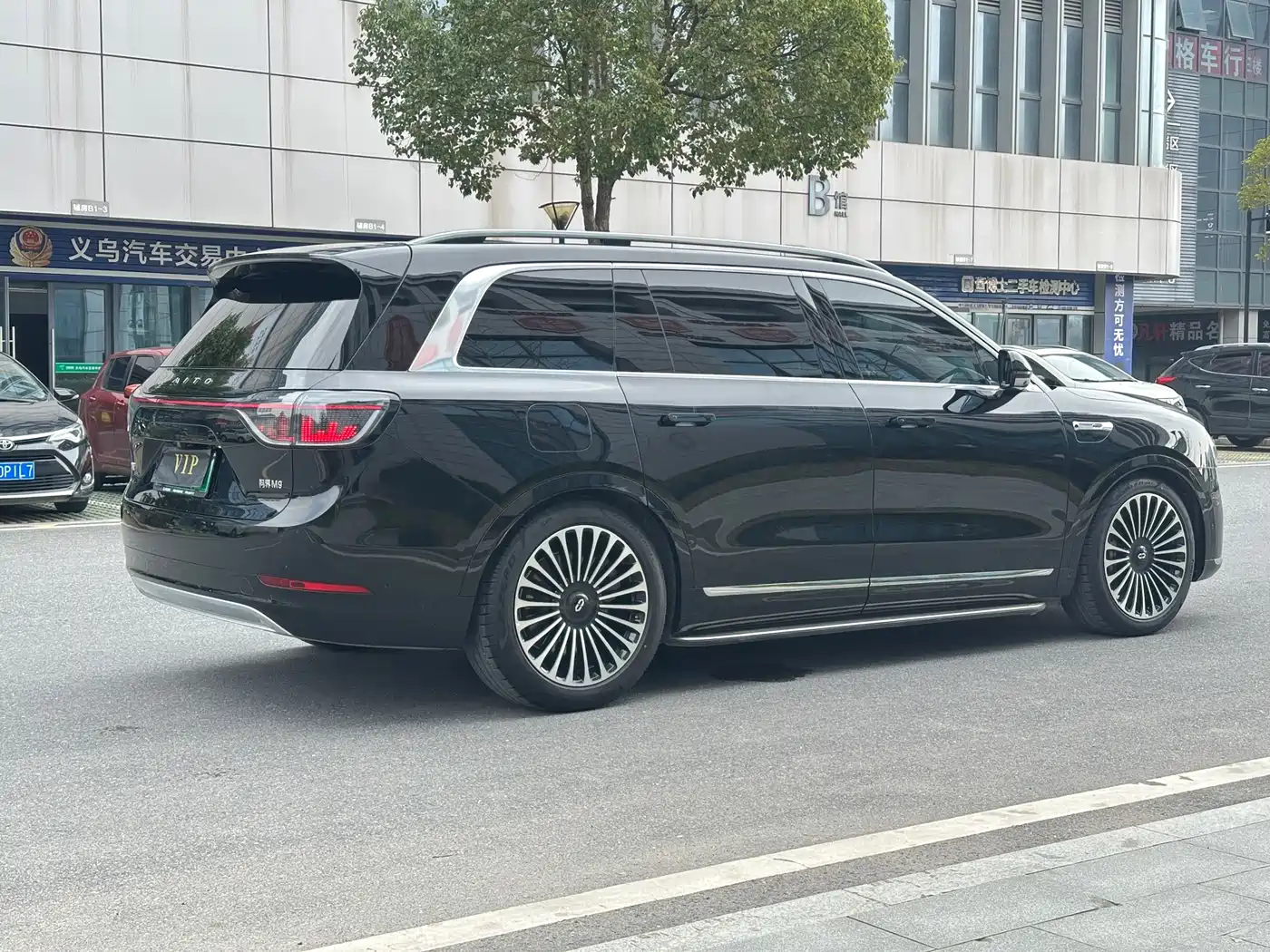 AITO Wenjie AITO M9 2024 Extended Range Ultra 42kWh 6-Seater фото 7